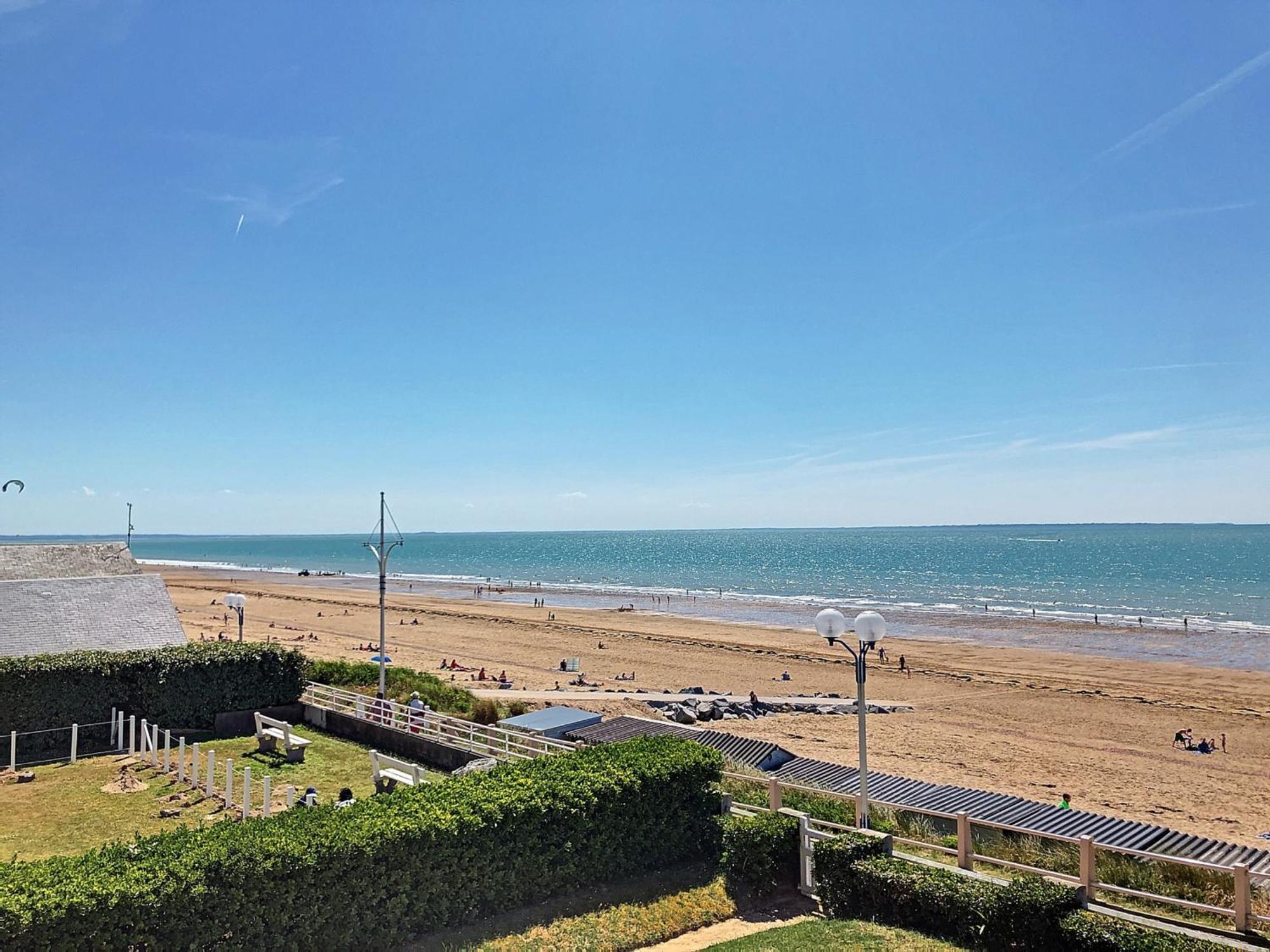 Appartement Avec Balcon, Jardin, Et Acces Plage - Fr-1-361-492 Jullouville-les-Pins Exterior foto
